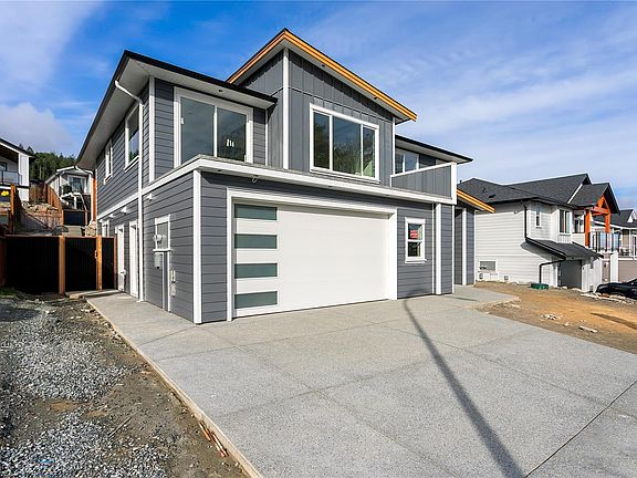 3rd image of 858 Russell Rd