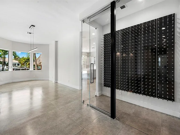 552 Palm Dr — Photo 11