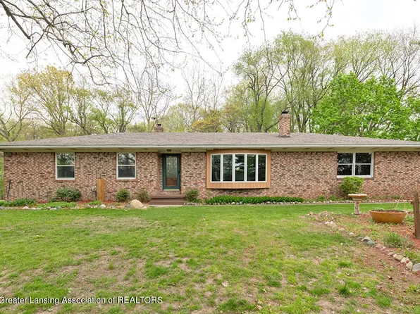 6427 E Clark Rd, Bath, MI 48808