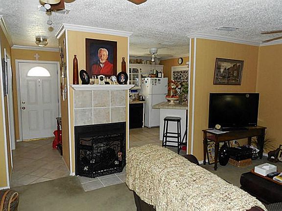 4th image of 909 Shady Lake Dr