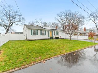 18 Stoneham Dr, Riverside, RI 02915