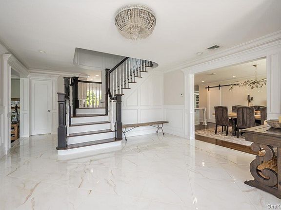 3rd image of 225 Harbor Lane