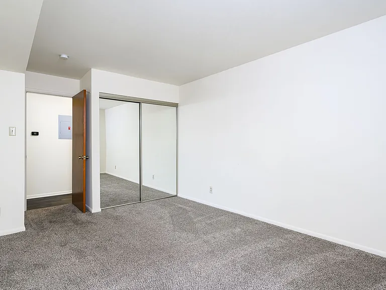 Oak Forest Apartments — Photo 33