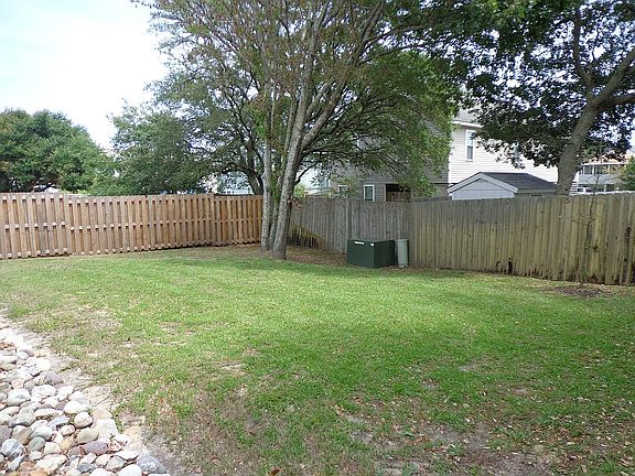 3rd image of 215 Burns Dr