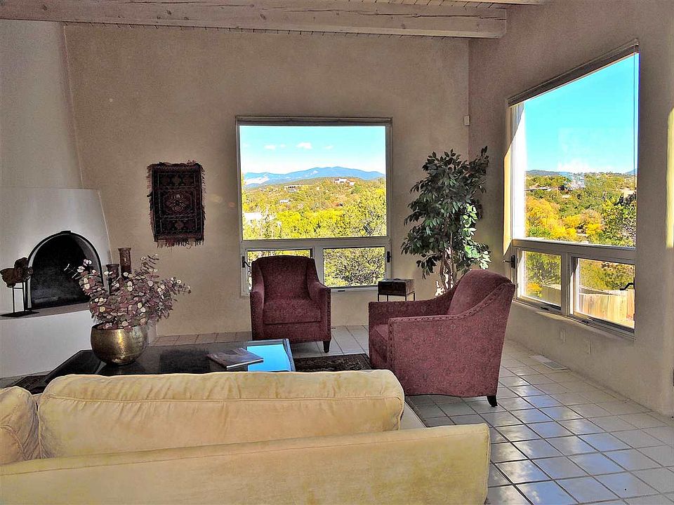 1st image of 208 Valle Del Sol Dr
