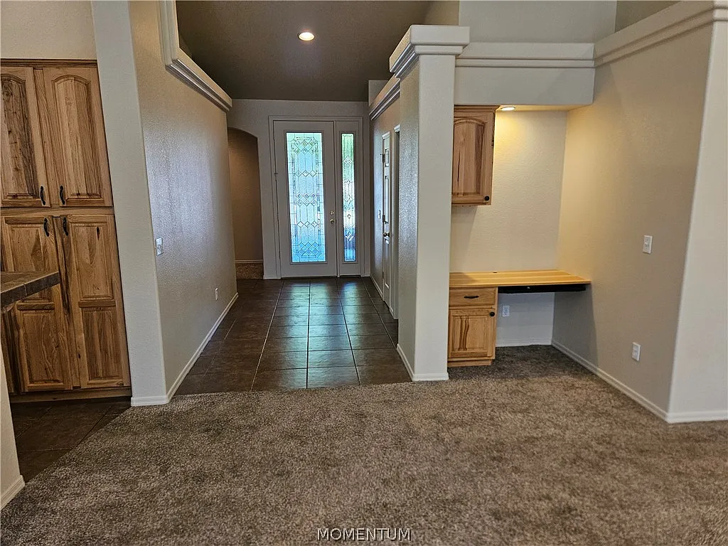 3 bed, 2.0 bath, 1818 sqft, $2,100 — Photo 3