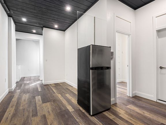 3rd image of 342 Leonard St #1R