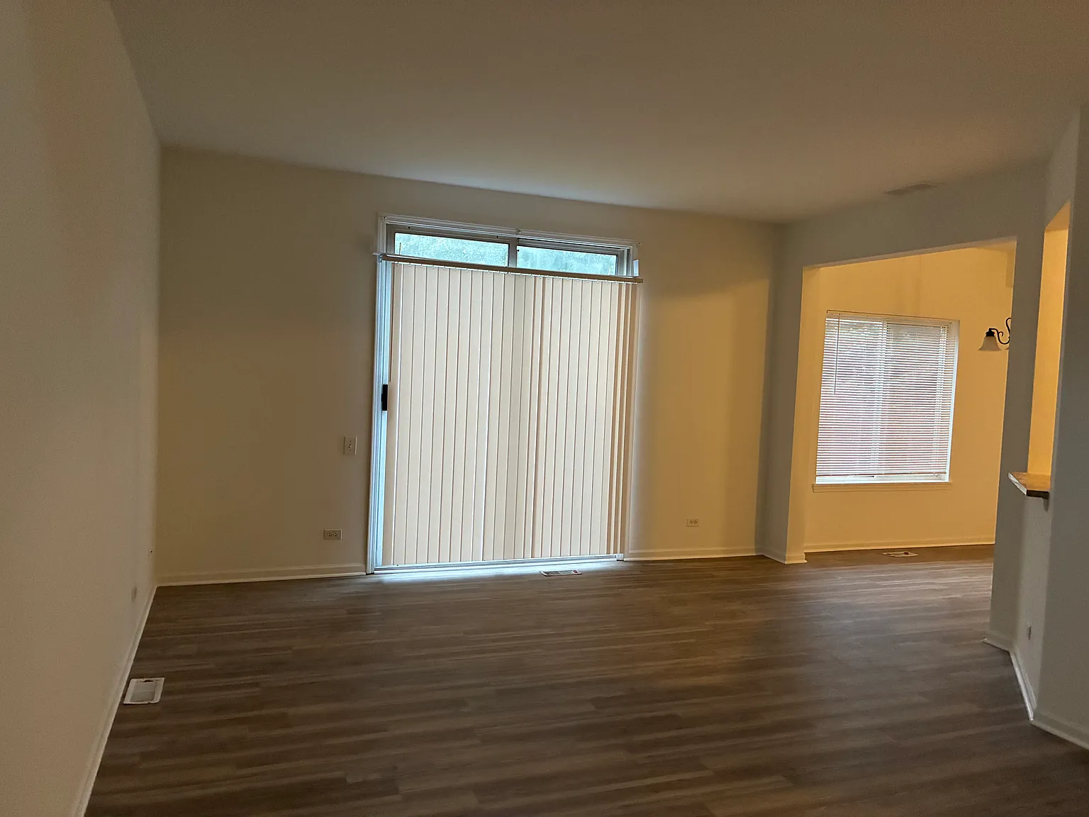 3 bed, 2.5 bath, 1375 sqft, $2,300 — Photo 2