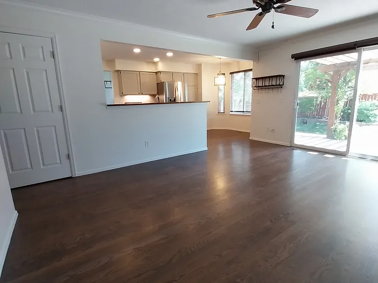 9786 Buckingham Ct — Photo 7