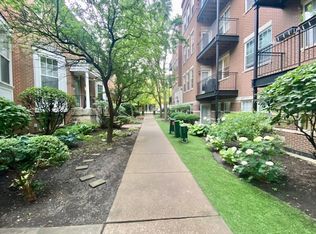 300 W Scott St #402, Chicago, IL 60610