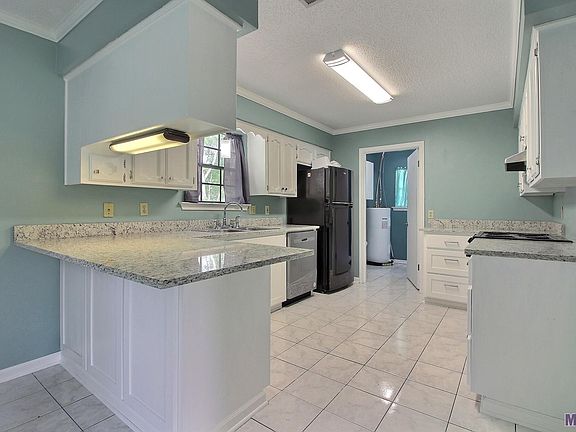4th image of 33585 Nancy Dr
