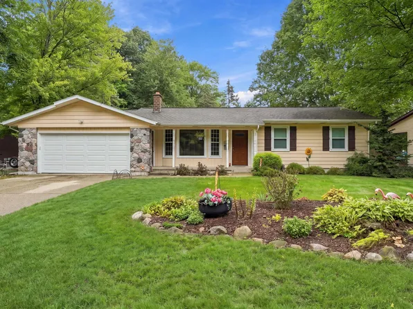 7258 Yorkshire Dr, Hudsonville, MI 49426