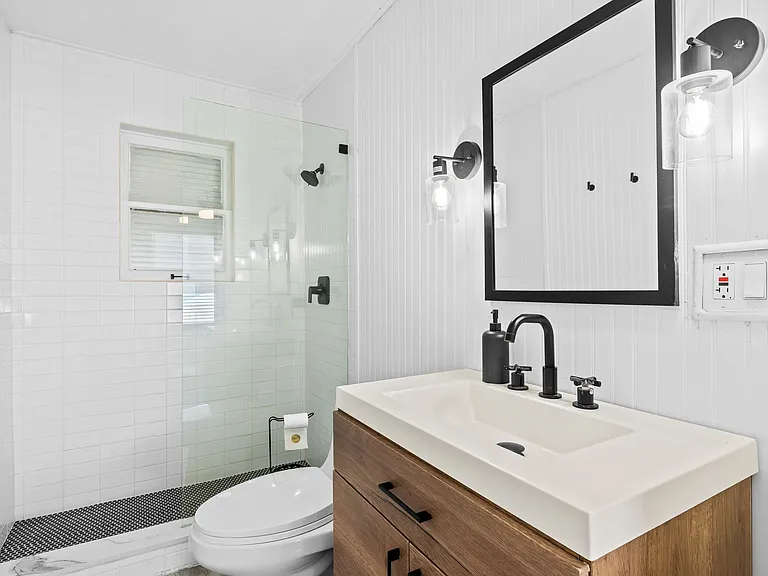 29 1/2 Ocean Breeze St — Photo 2