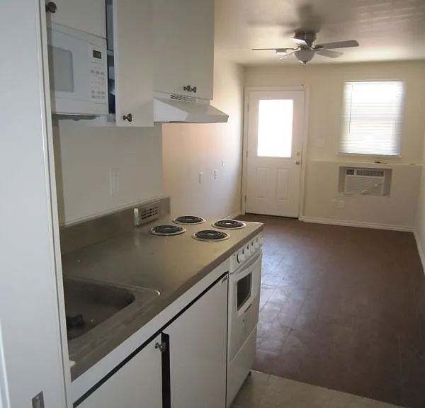 1316 W 18th St #B — Photo 1