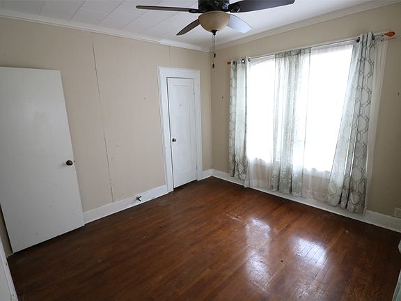 2nd image of 2332 Simpson St