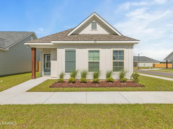 101 Foxglove Way, Youngsville, LA 70592