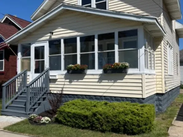1186 Jefferson St, Muskegon, MI 49441