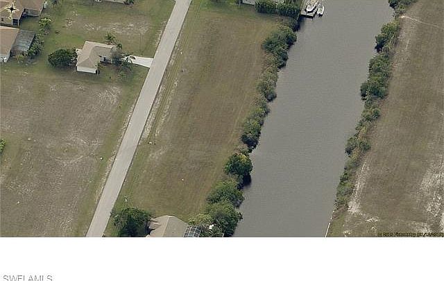 1st image of 706 NW 37th Pl