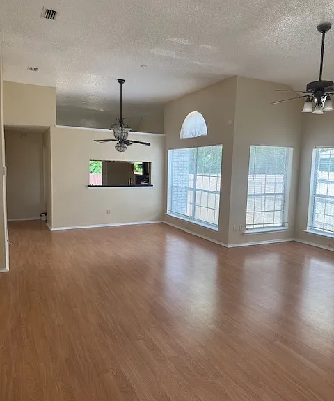 624 Beatty Dr — Photo 1