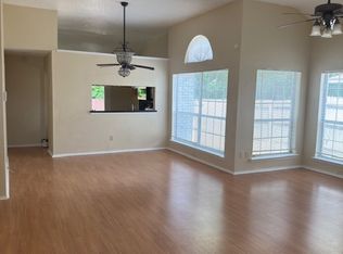 624 Beatty Dr, Grand Prairie, TX 75052