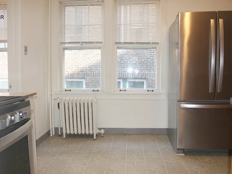 Kitchen eat-in area, frig