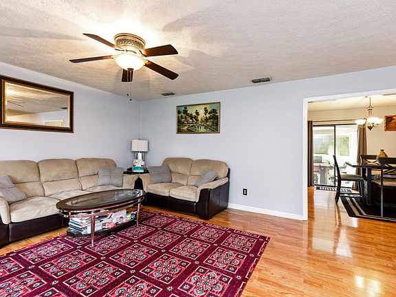 3rd image of 119 Vincent Ln