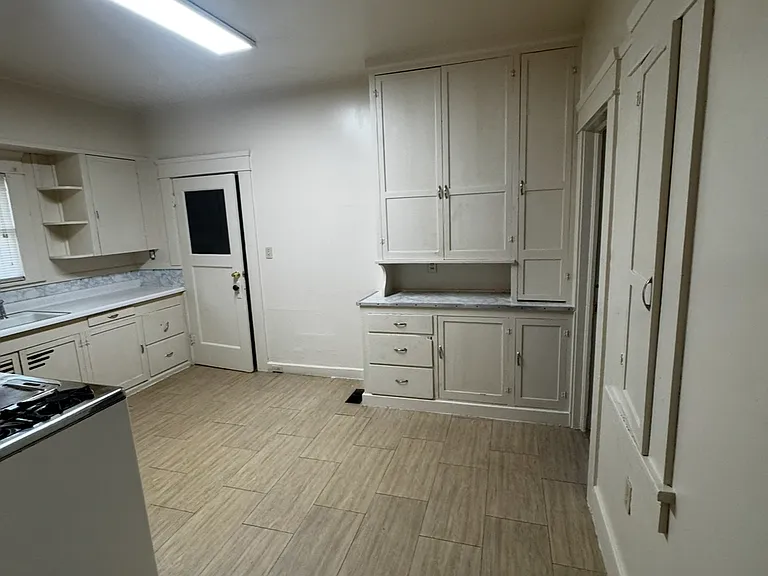 837 N Madison St — Photo 11
