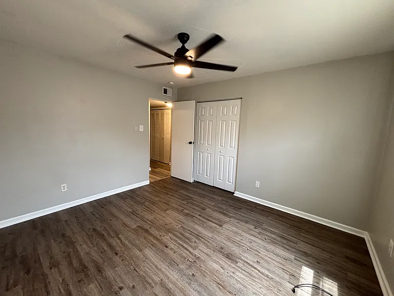 1711 Sarasota Ct — Photo 17