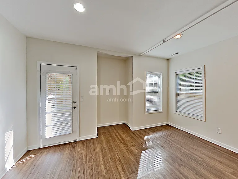 374 Westhill Dr — Photo 6