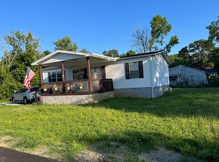 221 Carlock Ave, Harriman, TN 37748
