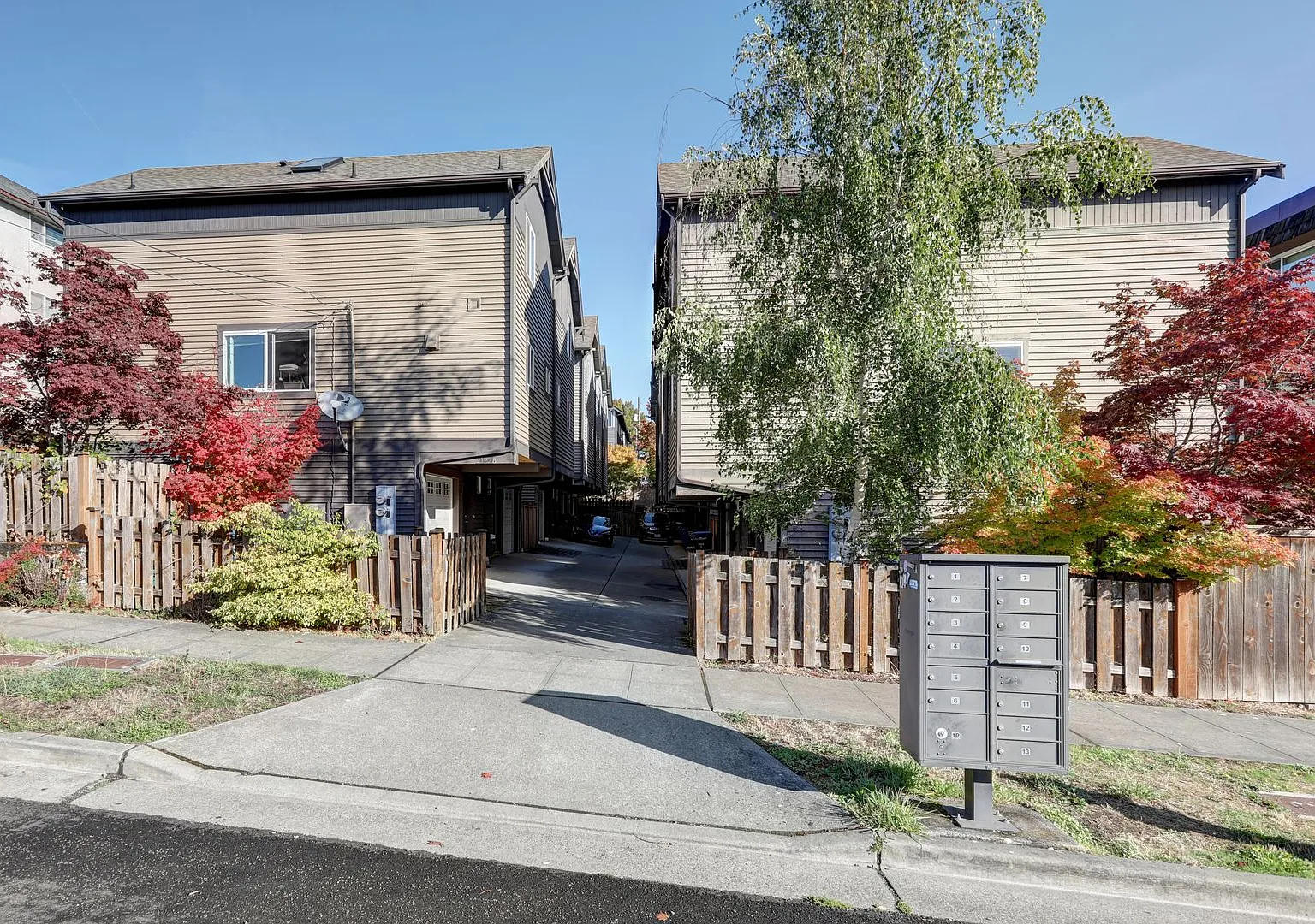 Northgate 3 Bedroom Townhouse in the Perfect Location! — Photo 1