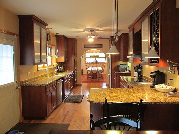 3rd image of 84 Kirkland Ave