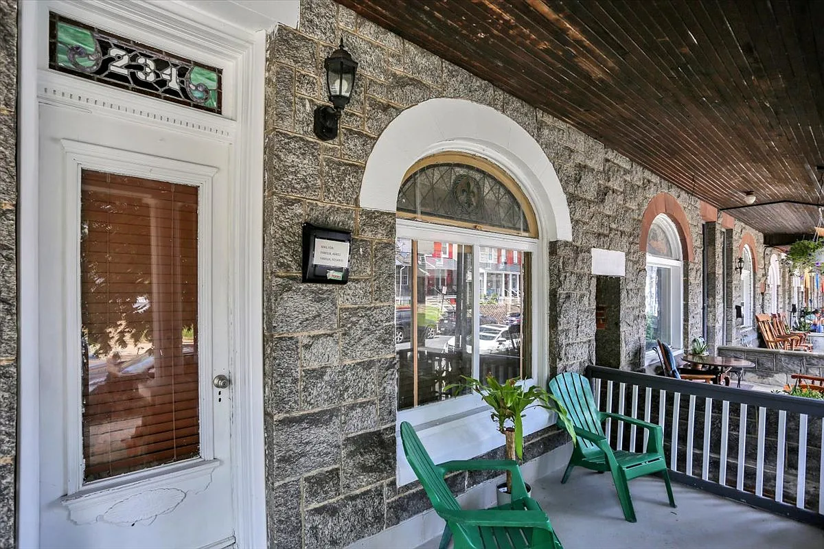 4 bed, 2276 sqft, $1,800 — Photo 1