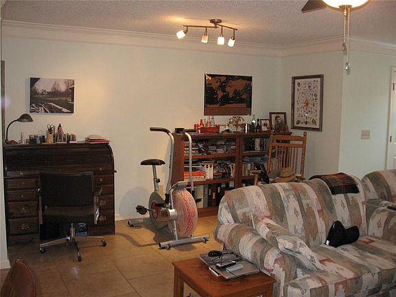 3rd image of 1000 Mallery Street Ext #E102