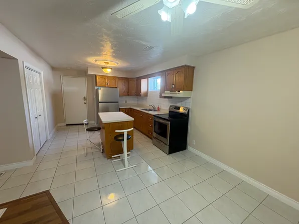 378 Barton St #4, Hamilton, ON L8E 2K9