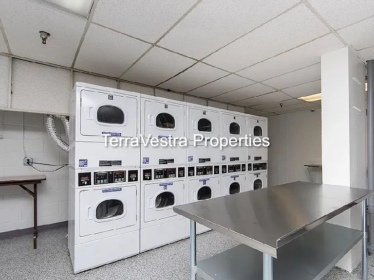1003 Barclay Towers — Photo 18