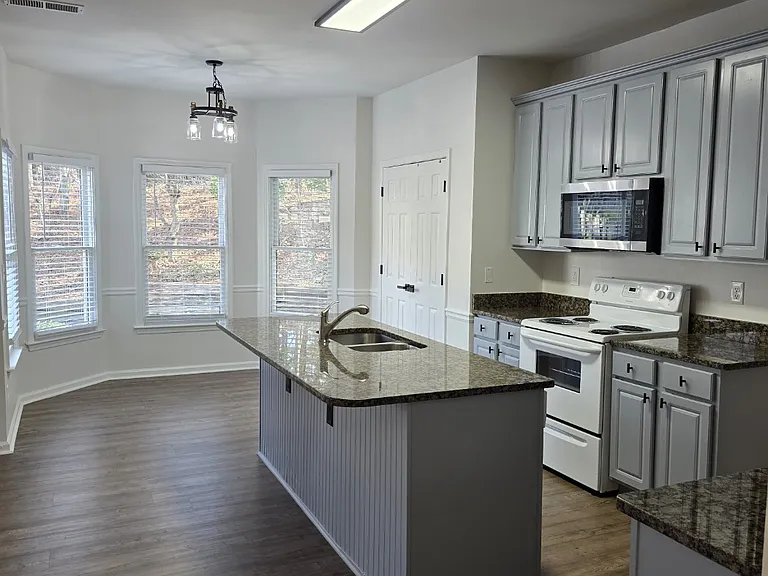 100 Silver Water Ct — Photo 6
