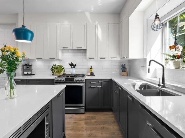 188 Wood St #4, New Westminster, BC V3M 0H6
