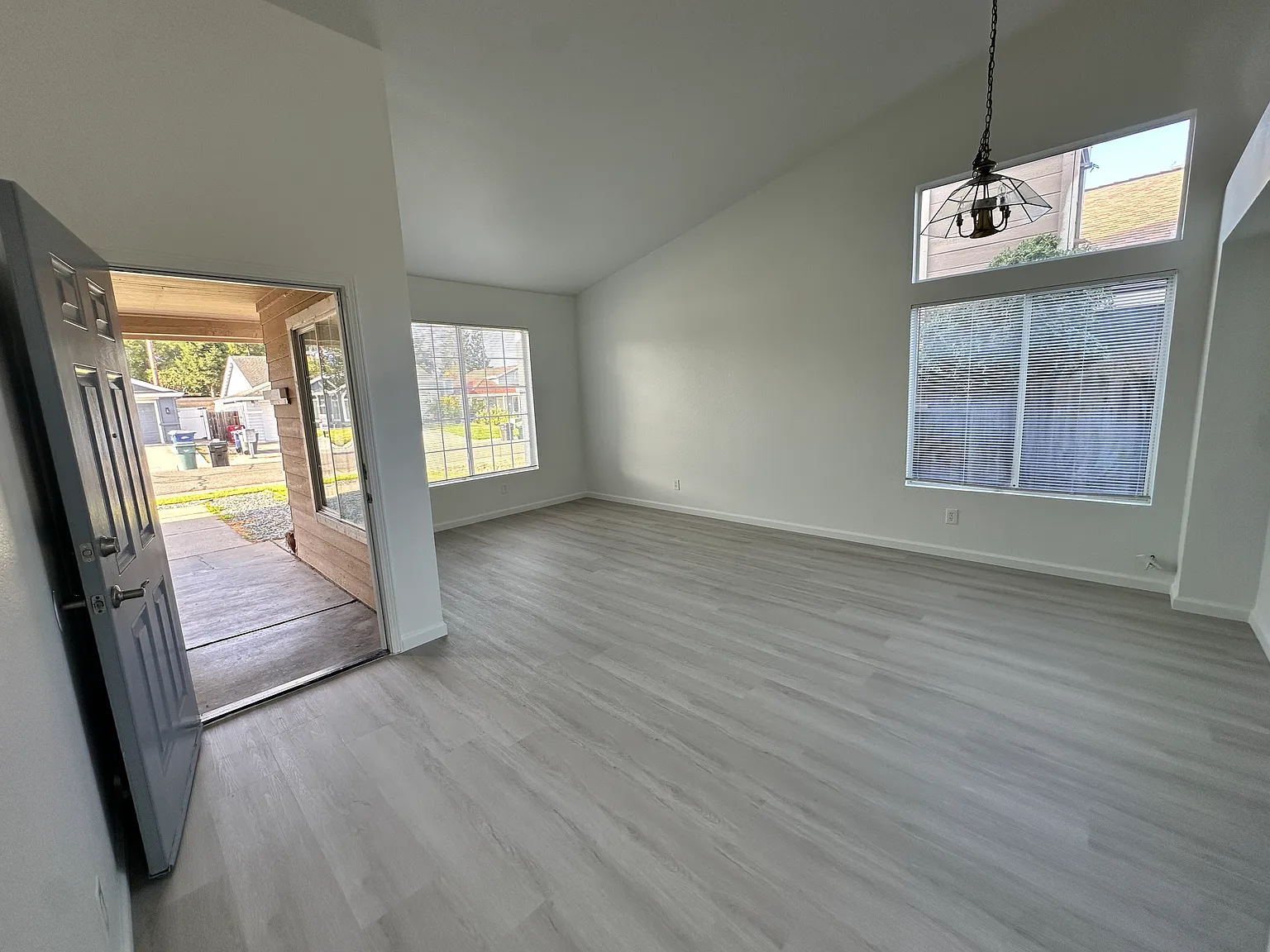4 bed, 1387 sqft, $2,500 — Photo 2
