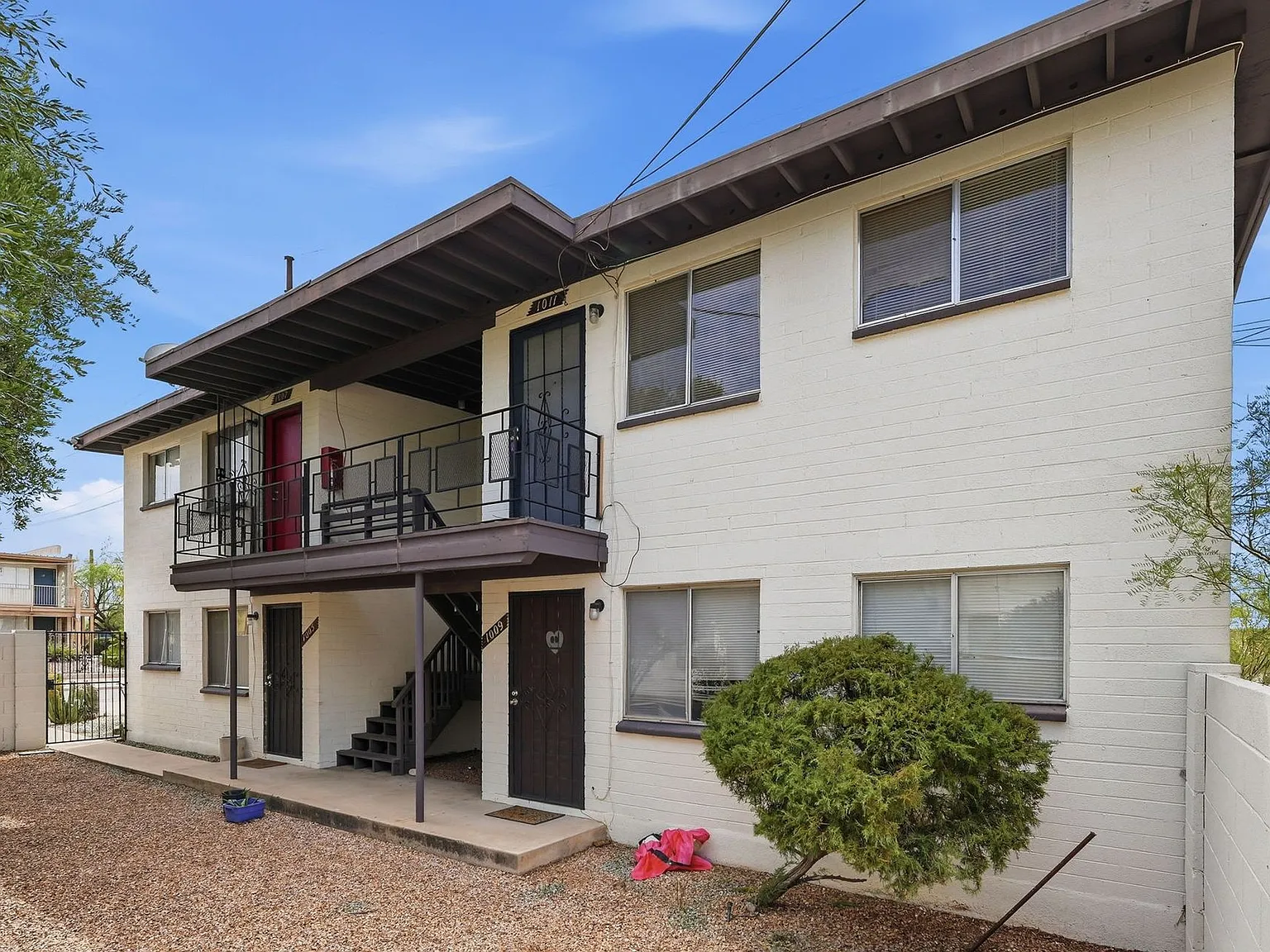 1005 E Spring St — Photo 4