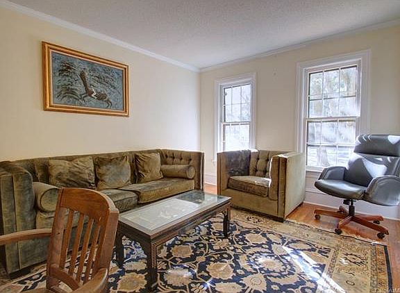 4th image of 9400 Wenlock Cres