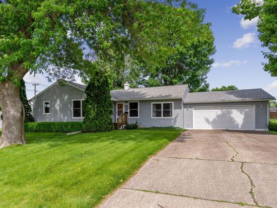 1202 G Ave, Vinton, IA 52349