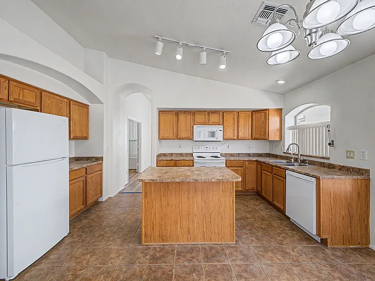 4649 E Augusta Ave — Photo 11