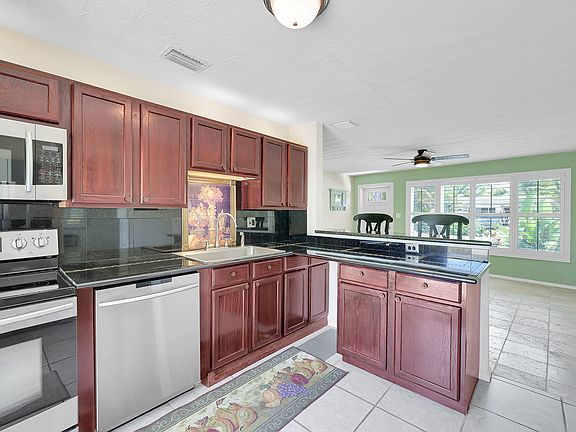 5th image of 1515 NE 28th Court