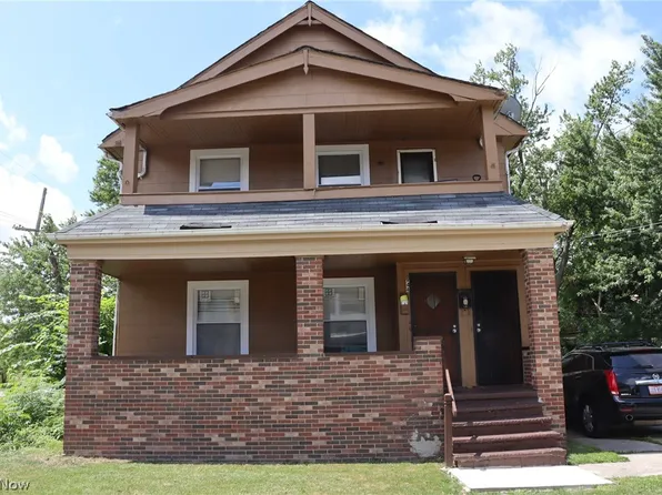 942 Alhambra Rd, Cleveland, OH 44110