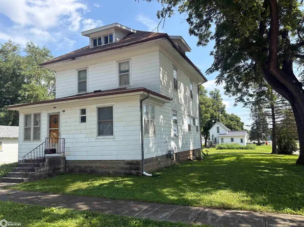 320 4th St SW, Hampton, IA 50441