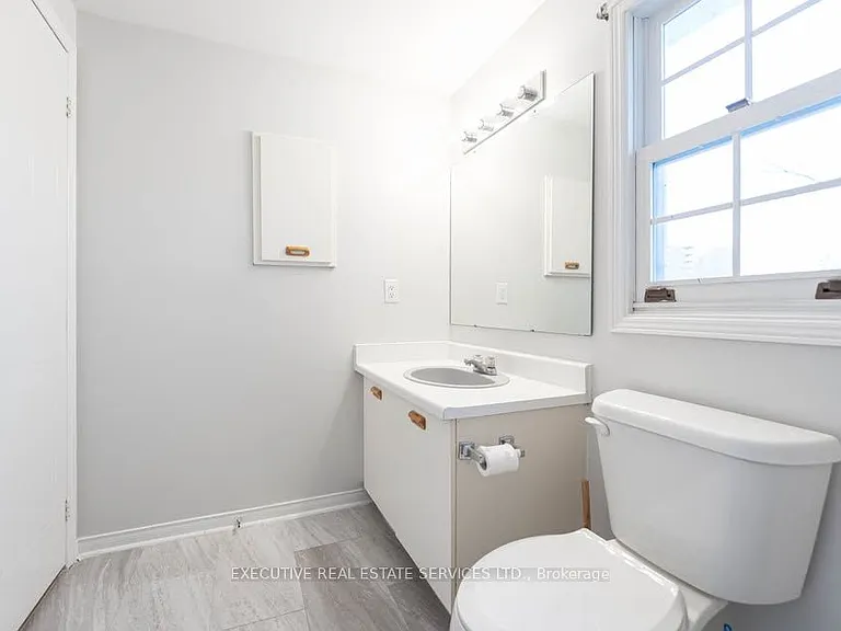 11 Upland Dr #UPPER — Photo 31
