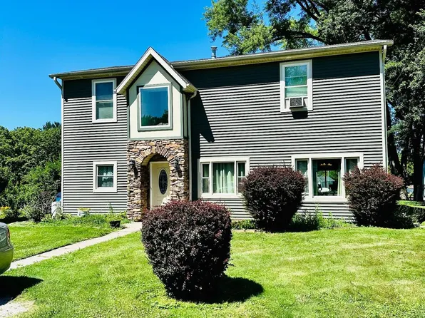 140 Woodlawn Ave, Porter, IN 46304