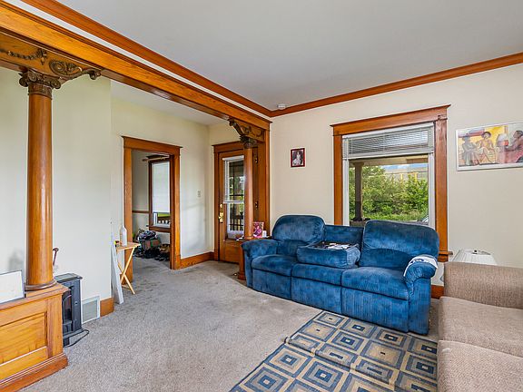 4th image of 16138 Woodlawn West Ave