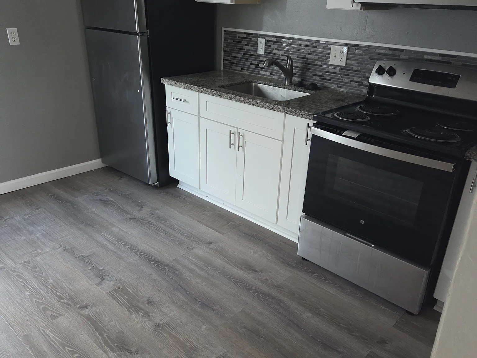 2 bed, 875 sqft, $1,825 — Photo 3